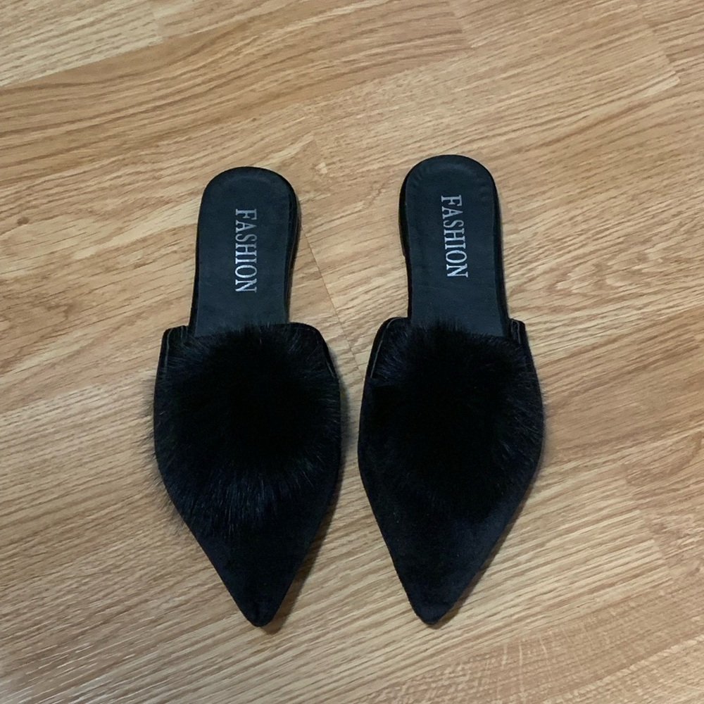 Black, velvet pointed-toe slip on mules/slippers with a fluffy pompon on top 🖤